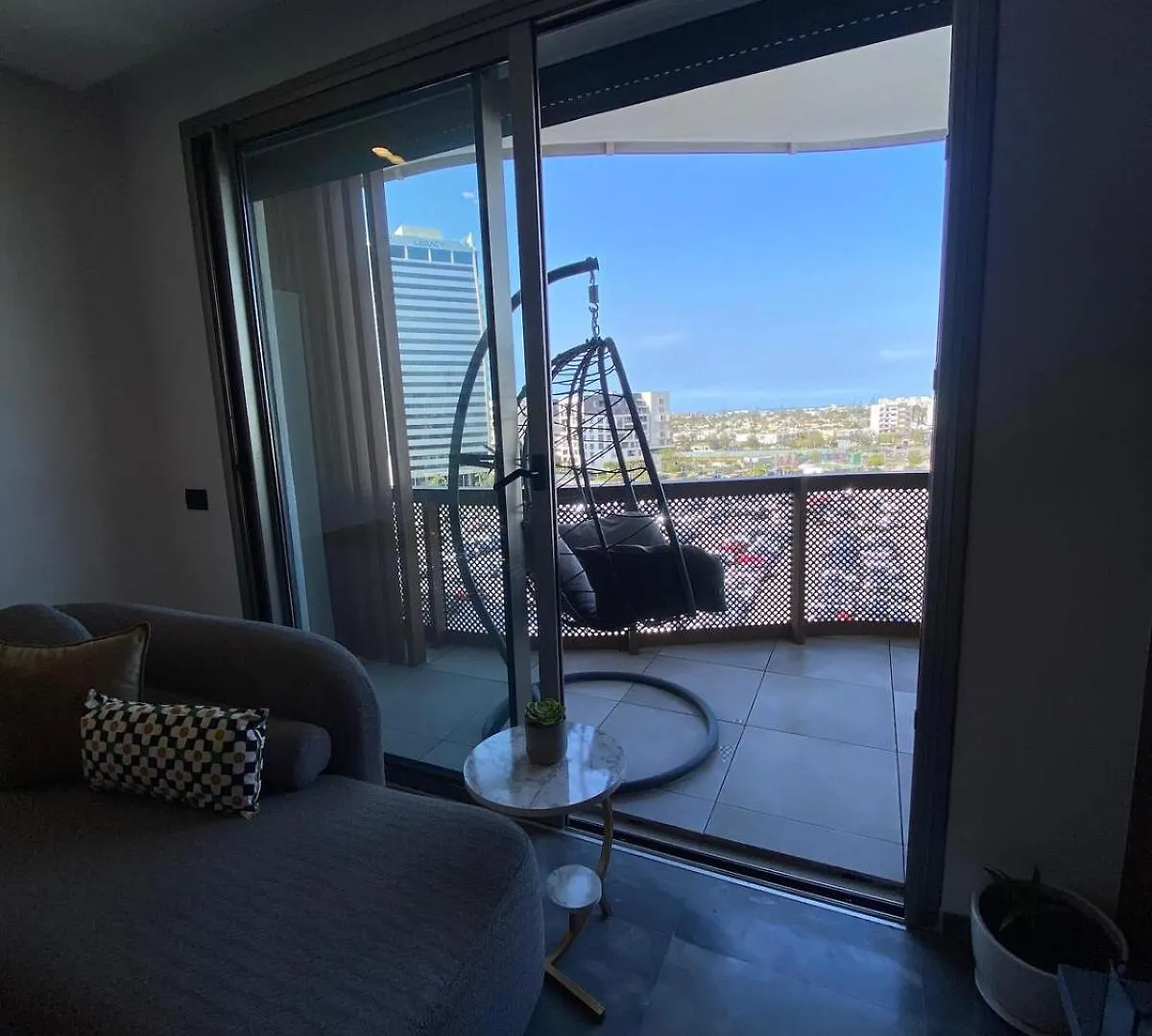 Central Luxury Apartment With Fast Fiber Wifi, Panoramic Balcony & Free Parking In Casablanca Cfc Casa Finnance City