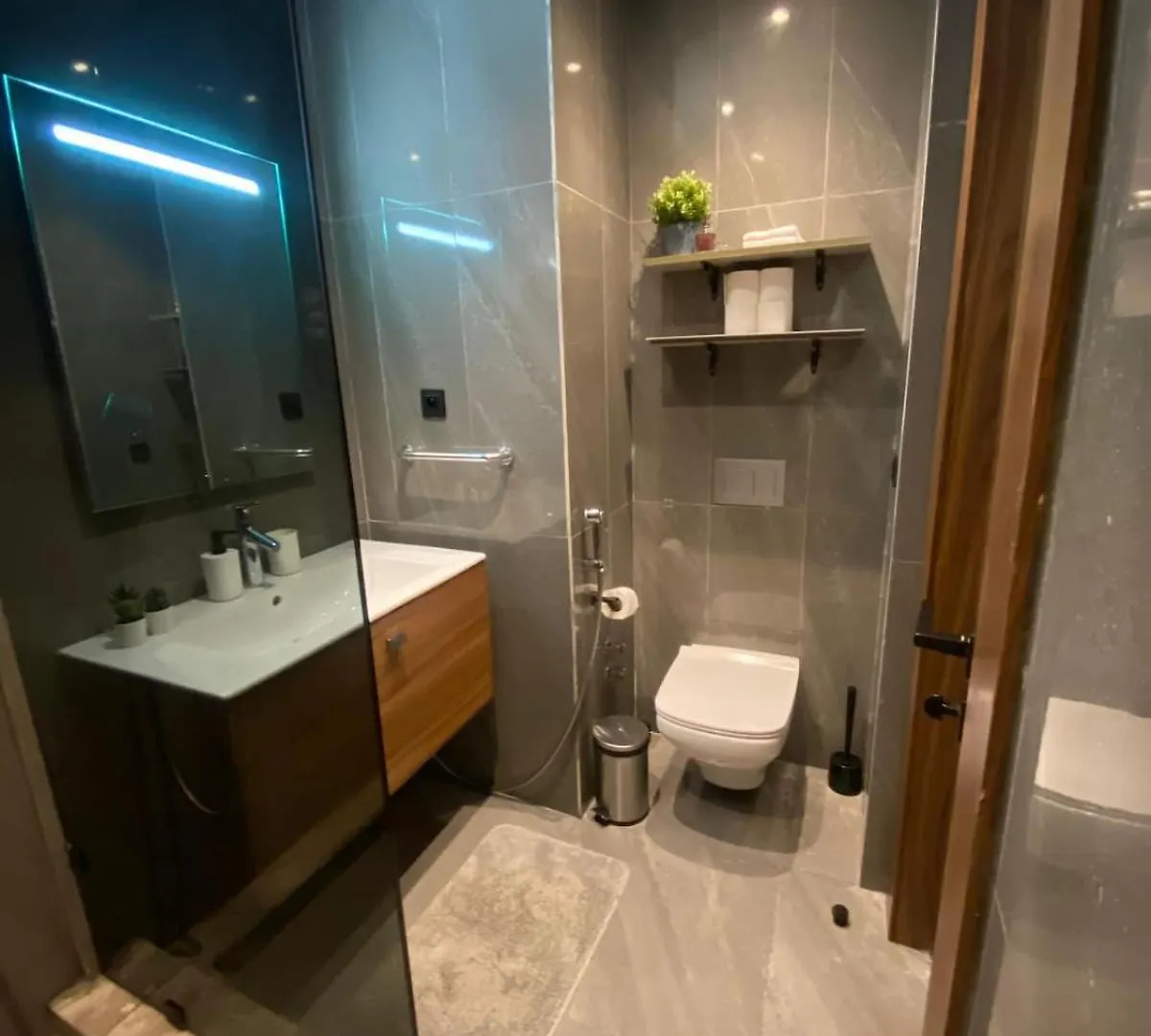 Central Luxury Apartment With Fast Fiber Wifi, Panoramic Balcony & Free Parking In Casablanca Cfc Casa Finnance City Morocco