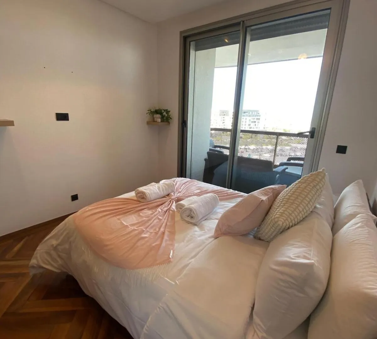 Central Luxury Apartment With Fast Fiber Wifi, Panoramic Balcony & Free Parking In Casablanca Cfc Casa Finnance City